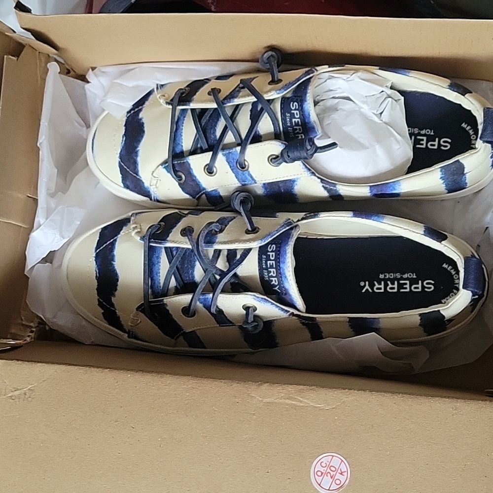 NWT Tie Dye Sperry Shoes Size 10